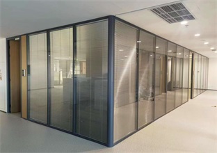 青島玻璃隔斷以品質重塑空間美學